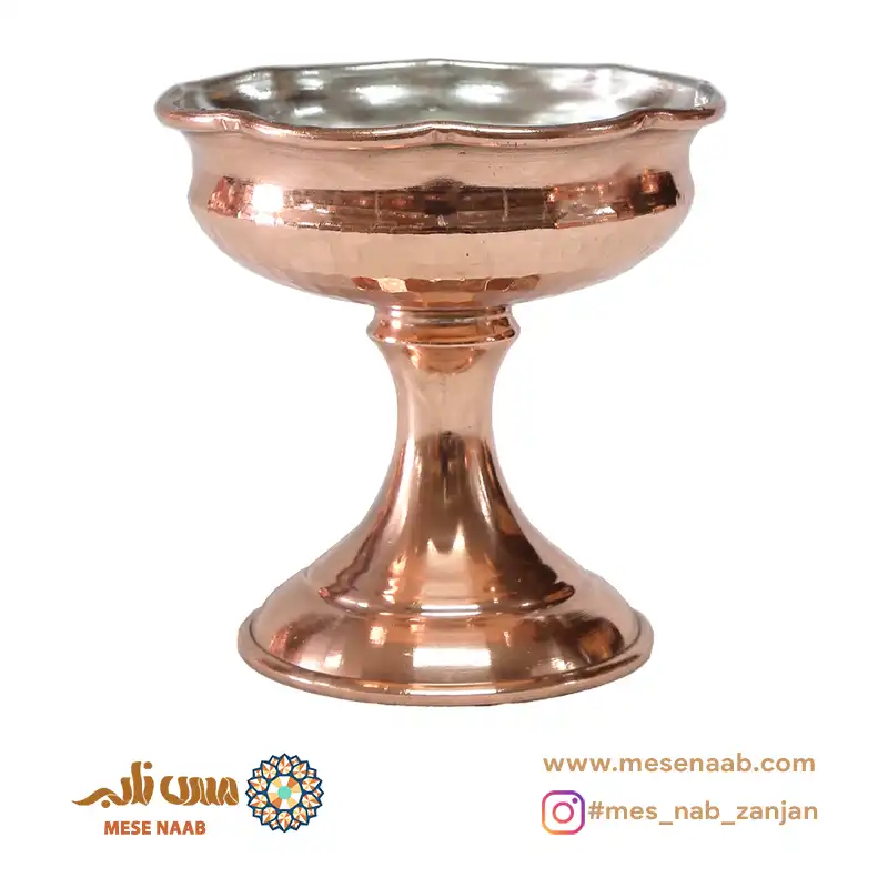 بستنیخوری قجری داخل قلع نانو